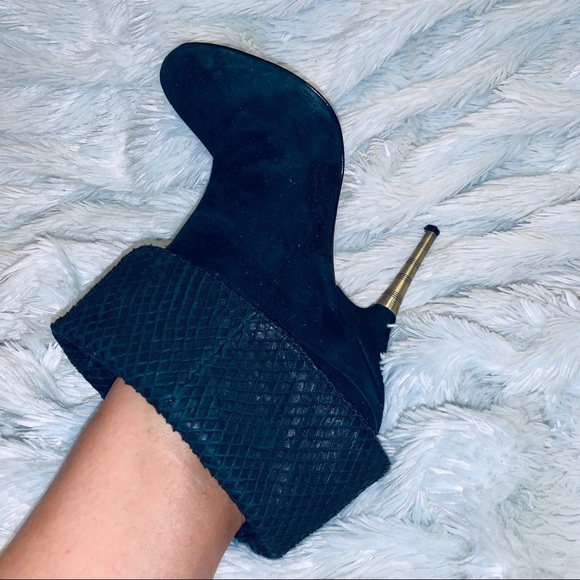 Elizabeth and James Rizzo Suede Cuff Heel 8 1/2 - Picture 3 of 11